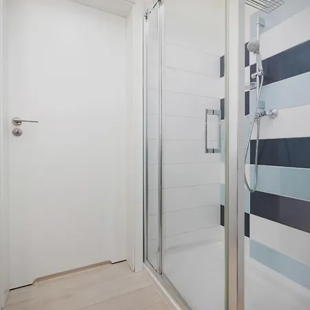 Aquamarina Onyx By Renters *